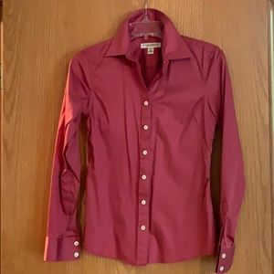 Sateen finish button down fitted top with Stretch